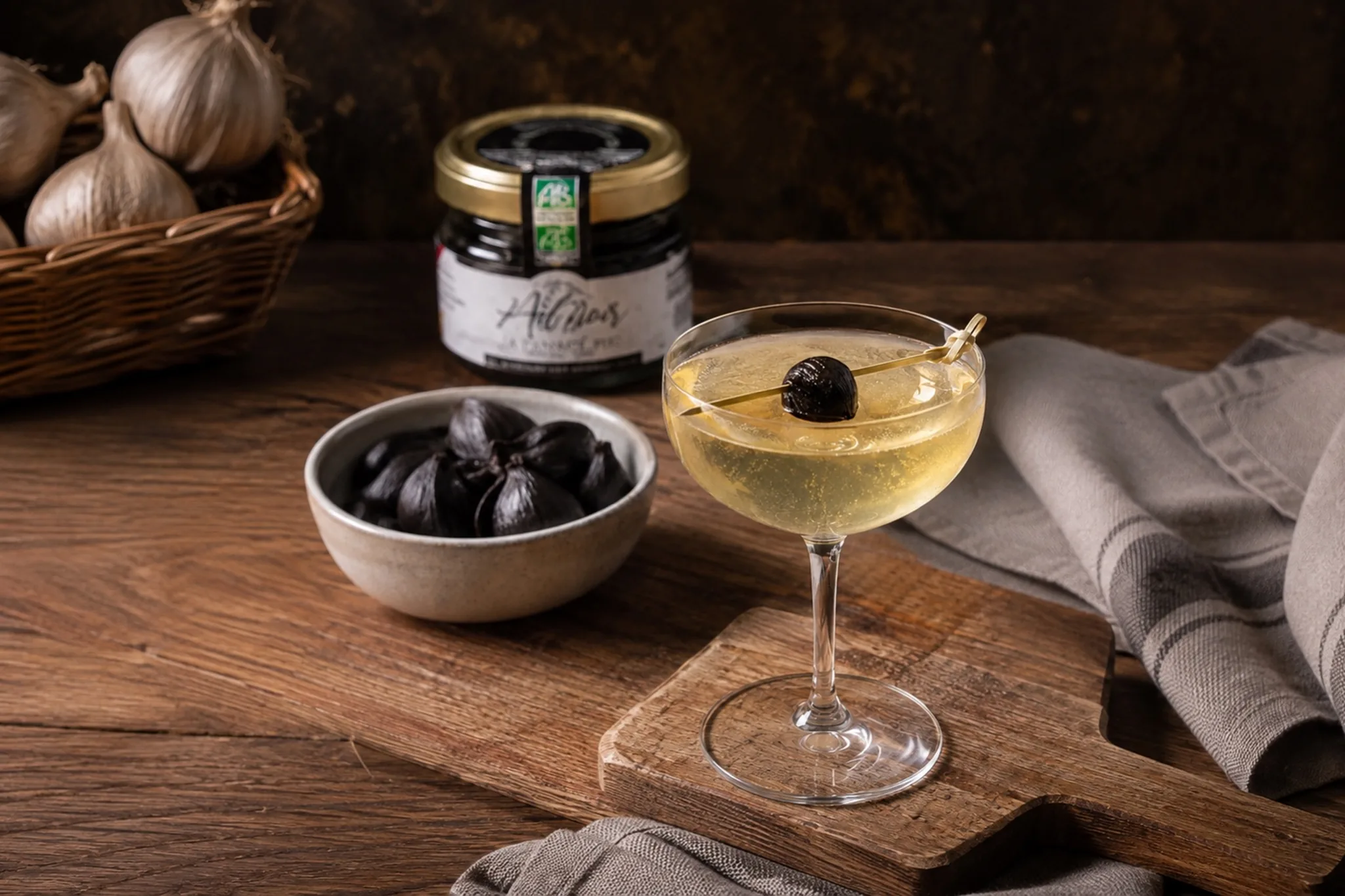 Cocktail au champagne et à l’ail noir« La Perle Noire »
