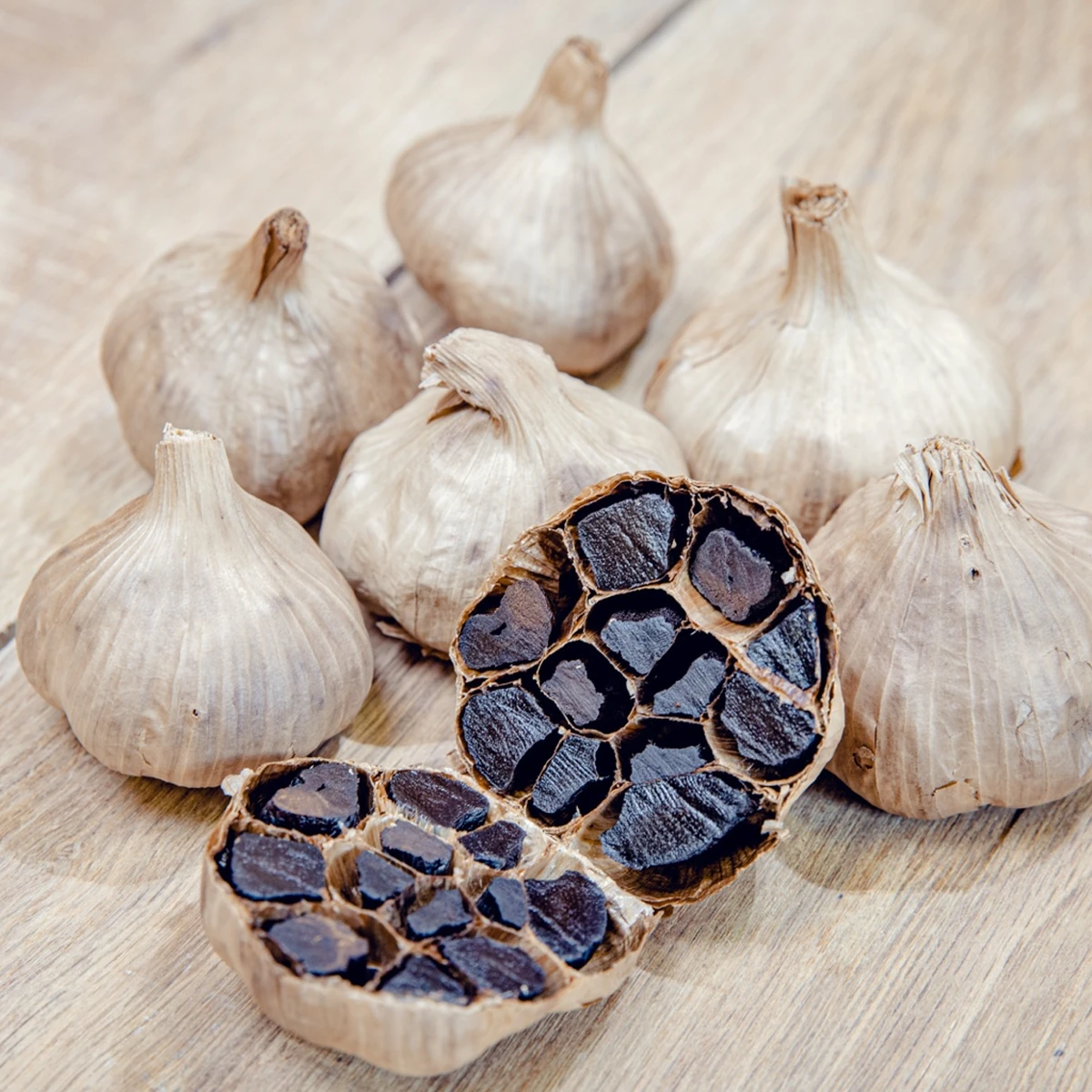 Têtes d’ail noir bio en vrac